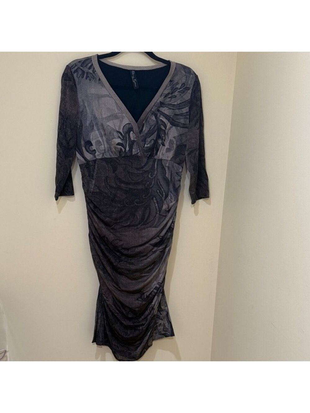 Elana Kattan 3/4 sleeves Women’s evening Dress shimmery Ruched fitted Size 12
